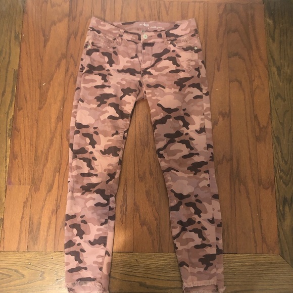 New York & Company Jeans. Size 0 - Picture 2 of 3